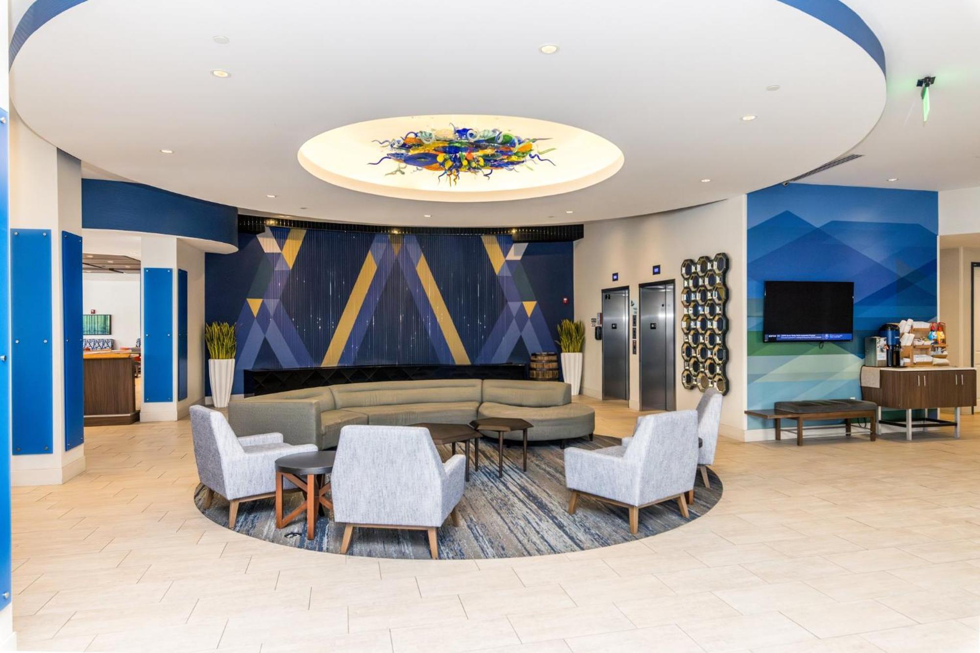 Holiday Inn Express & Suites Downtown Louisville By Ihg Exterior foto