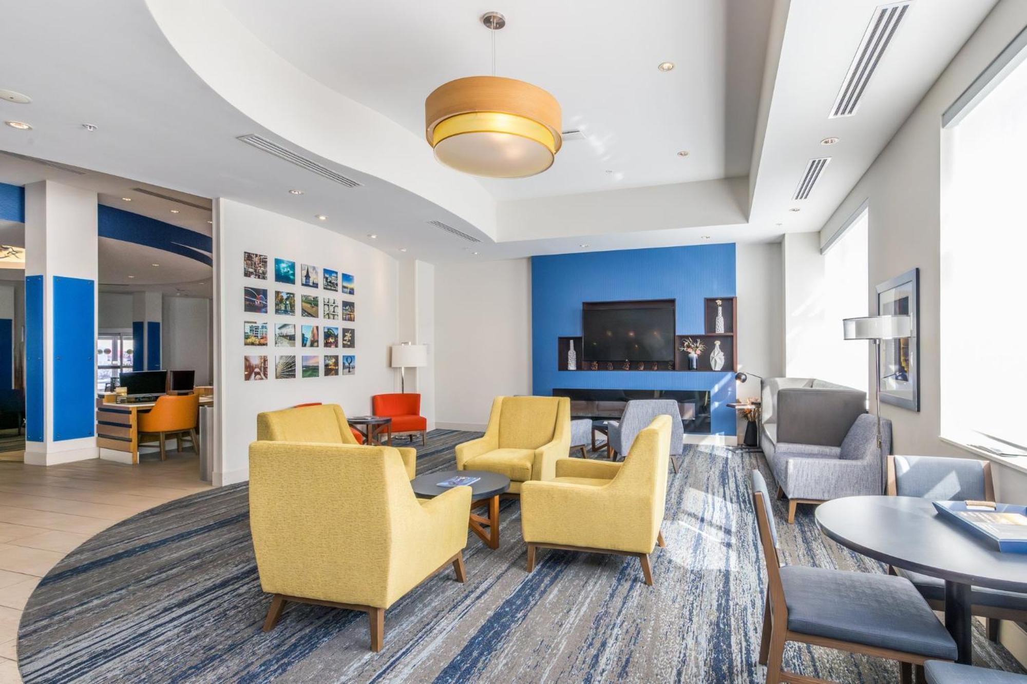 Holiday Inn Express & Suites Downtown Louisville By Ihg Exterior foto